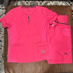 XL Tall Pink Women’s Koi Lite Scrub Set